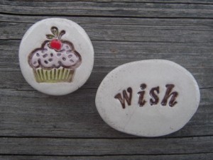 lit-bits-of-mud-hutt-cupcake-celebration-magnet-set