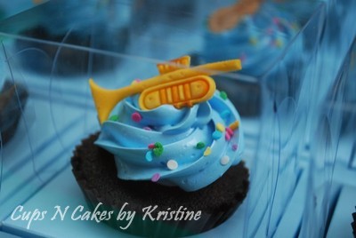 trumpet cupcake